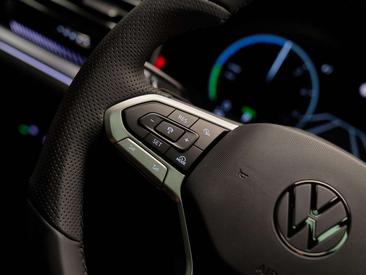 Volkswagen Touareg EHybrid 4Motion Final Edition — photo 16