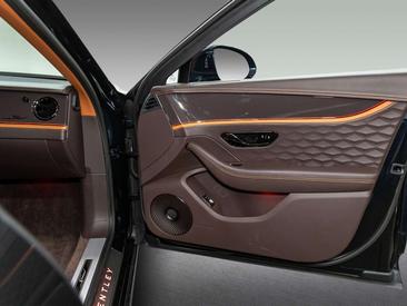 Bentley Flying Spur V8 Speed — photo 14