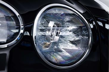 Bentley Flying Spur V8 Hybrid — photo 12