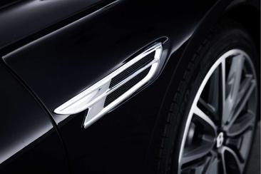 Bentley Flying Spur V8 Hybrid — photo 13