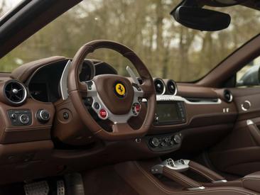 Ferrari FF — photo 7