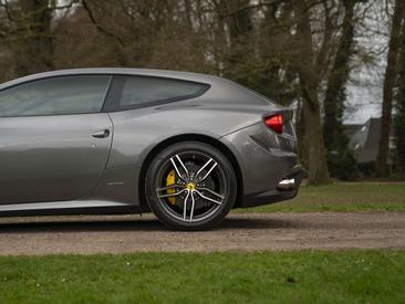 Ferrari FF — photo 31