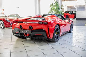 Ferrari SF90 Spider — photo 6