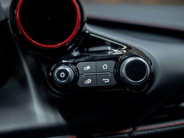 Ferrari F8 Tributo — photo 23