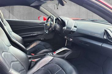 Ferrari 488 — photo 14