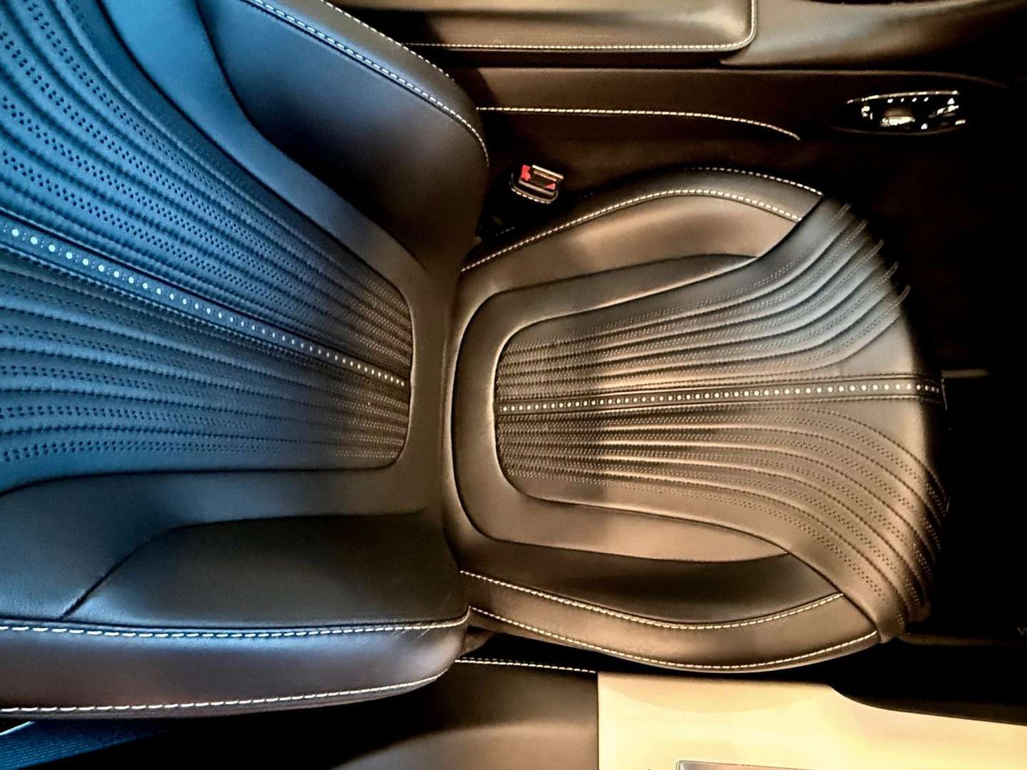 Aston Martin DB11 4.0 V8 - 2019 - Joinsteer - #11