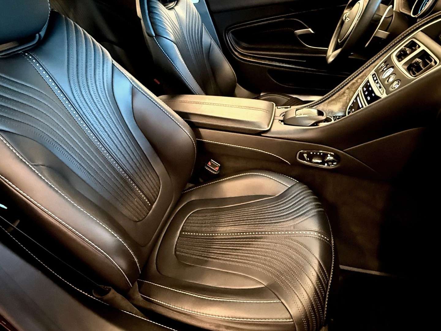 Aston Martin DB11 4.0 V8 - 2019 - Joinsteer - #18