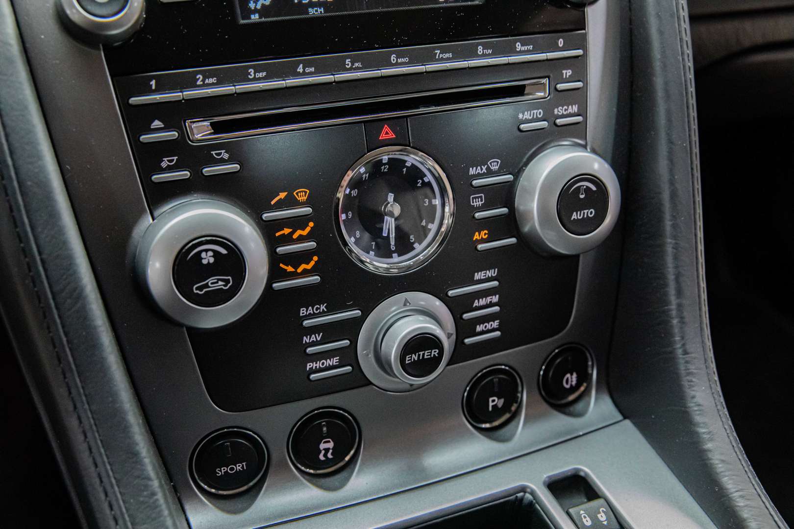 Aston Martin DB9 Coupe V12 Touchtronic - 2009 - Joinsteer - #11