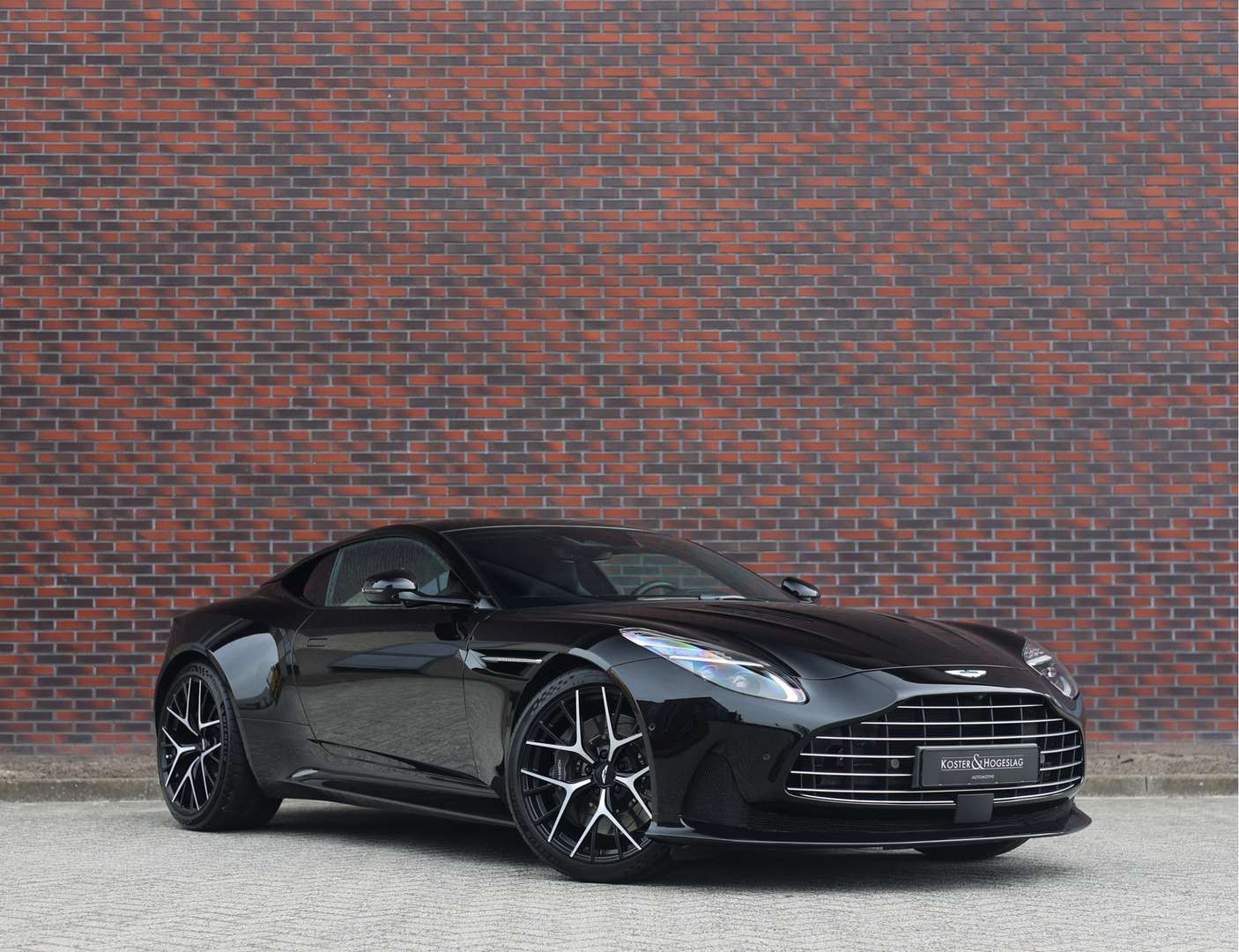 Aston Martin DB12 — son moteur V8 biturbo 680ch, V8 BITURBO