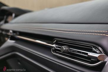 Aston Martin DB12 Volante — photo 35