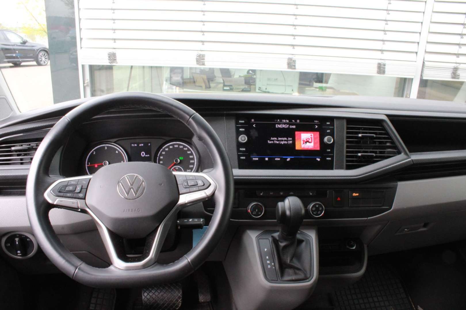 Volkswagen Caddy Caravelle Comfortline - 2024 - Joinsteer - #8