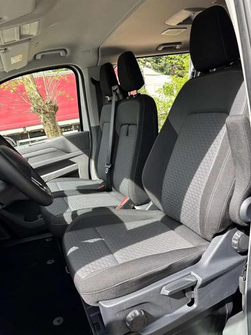 Volkswagen Multivan Caravelle — photo 8