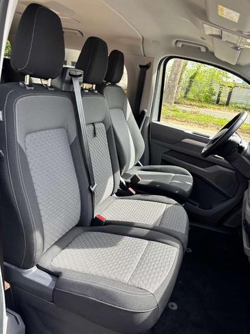 Volkswagen Multivan Caravelle — photo 9