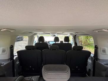 Volkswagen Multivan Caravelle — photo 12