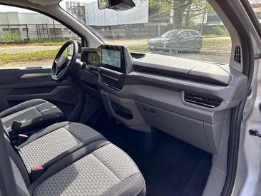 Volkswagen Multivan Caravelle — photo 13