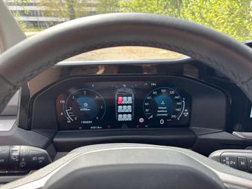 Volkswagen Multivan Caravelle — photo 15