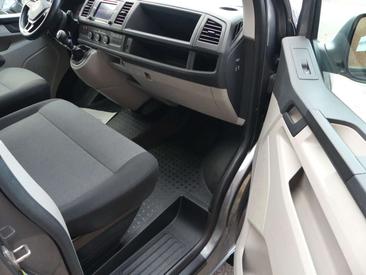 Volkswagen Multivan — photo 10