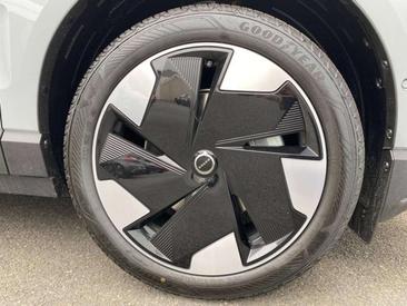 Volvo EX30 Single Extended Range — photo 11