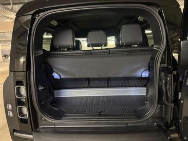 Land Rover Defender 90 V8 525HP — photo 12