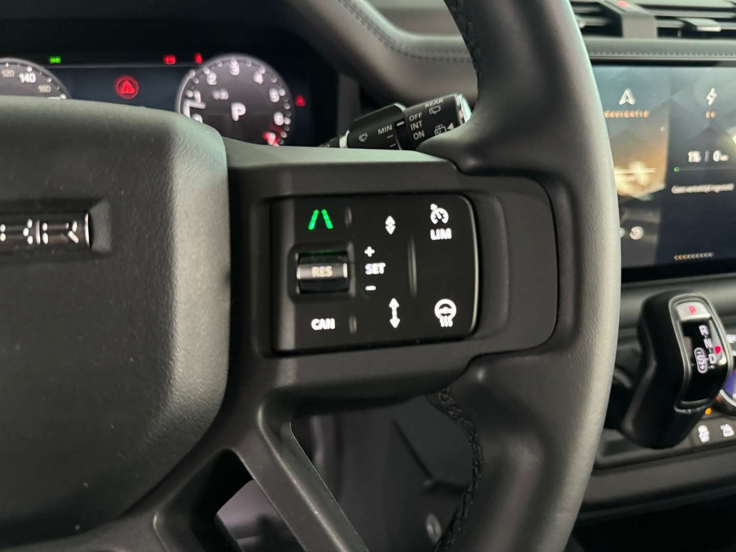 Land Rover Defender 110 2.0 P300e X-Dynamic HSE URBAN|HUD - 2026 - Joinsteer - #15