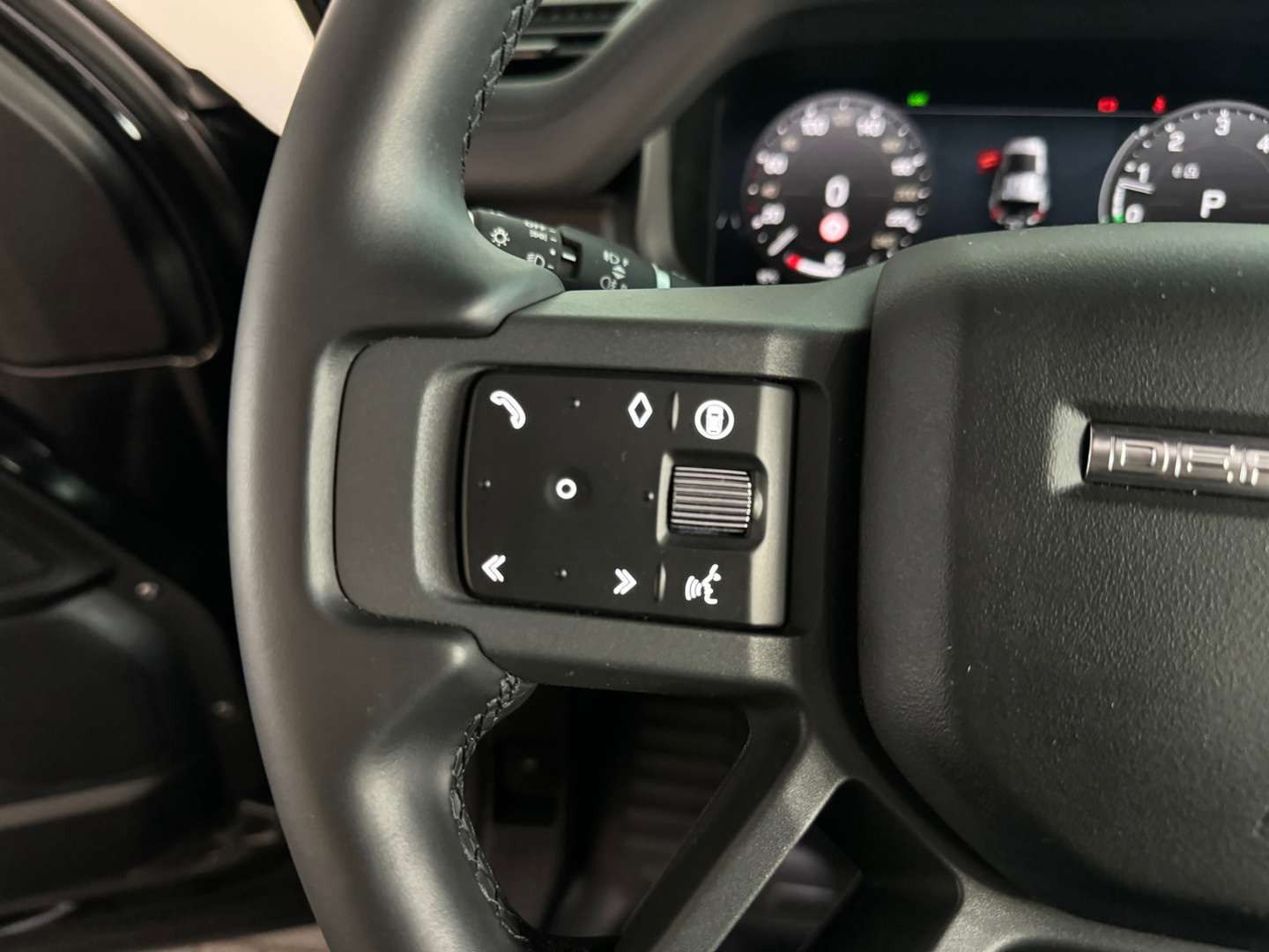 Land Rover Defender 110 2.0 P300e X-Dynamic HSE URBAN|HUD - 2026 - Joinsteer - #16