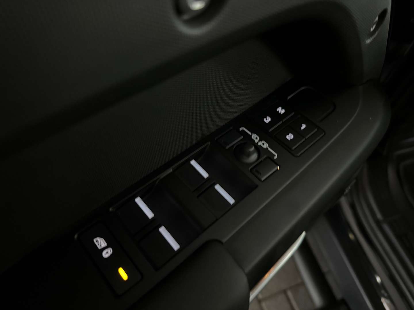Land Rover Defender 110 2.0 P300e X-Dynamic HSE URBAN|HUD - 2026 - Joinsteer - #20