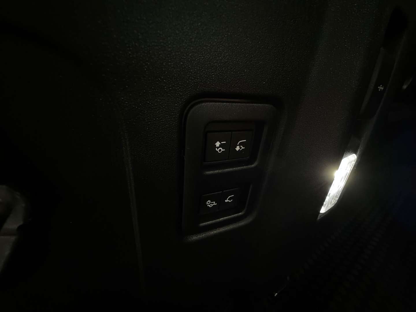 Land Rover Defender 110 2.0 P300e X-Dynamic HSE URBAN|HUD - 2026 - Joinsteer - #23
