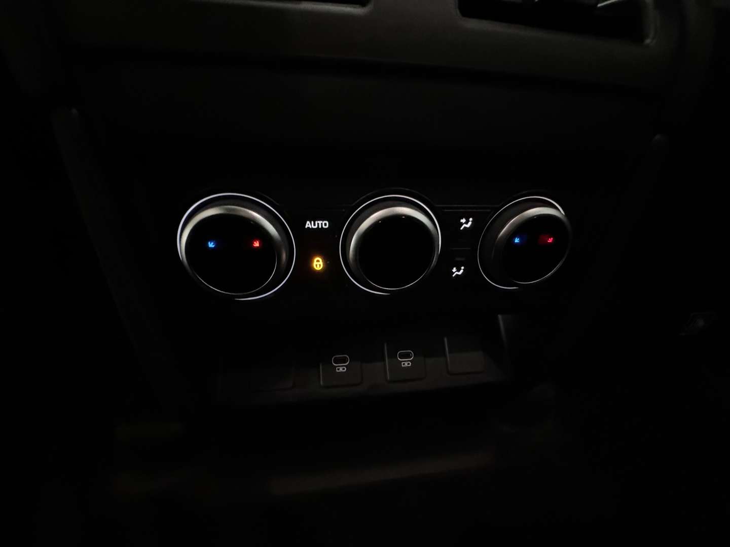 Land Rover Defender 110 2.0 P300e X-Dynamic HSE URBAN|HUD - 2026 - Joinsteer - #30