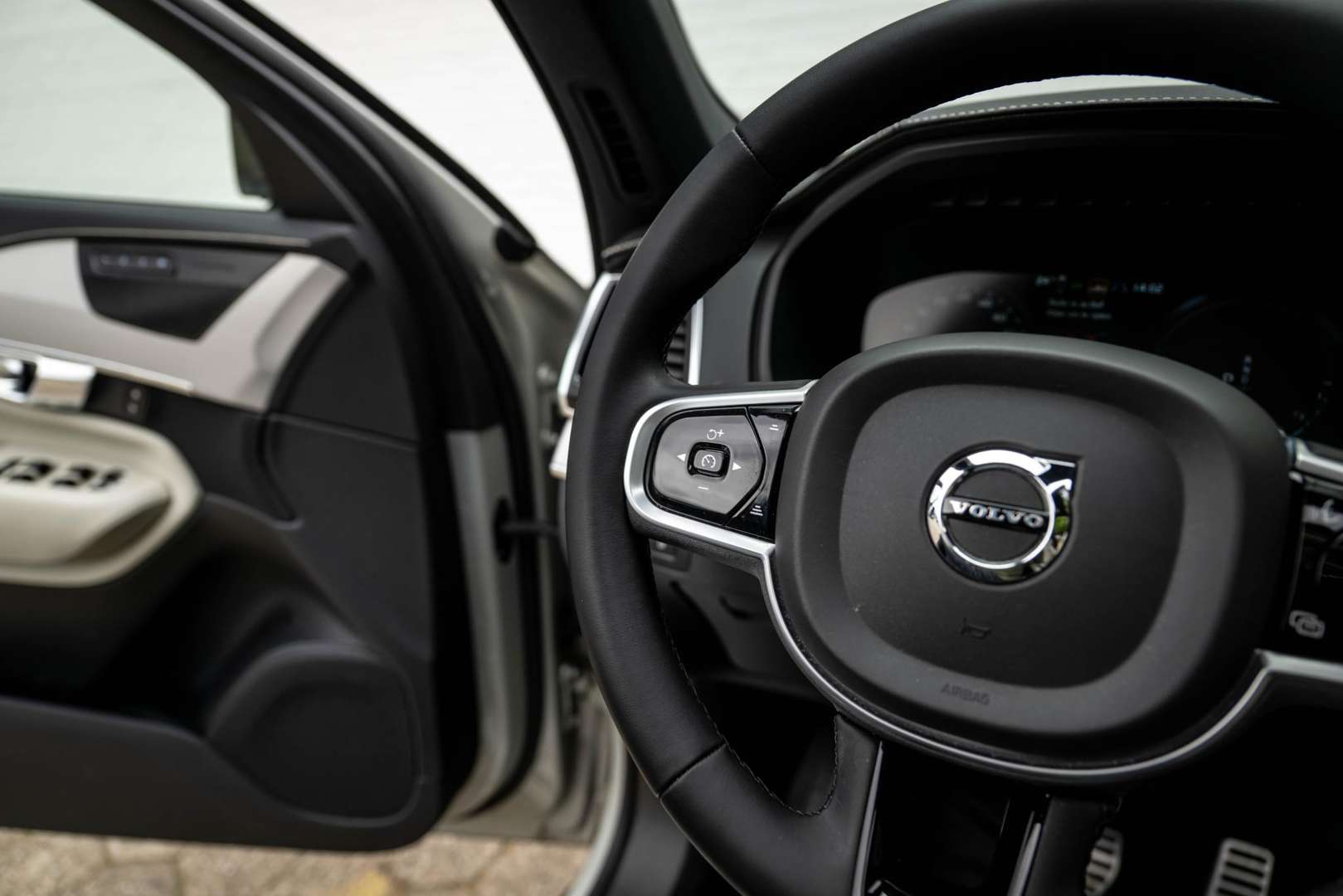 Volvo XC90 T8 R-Design - 2022 - Joinsteer - #13