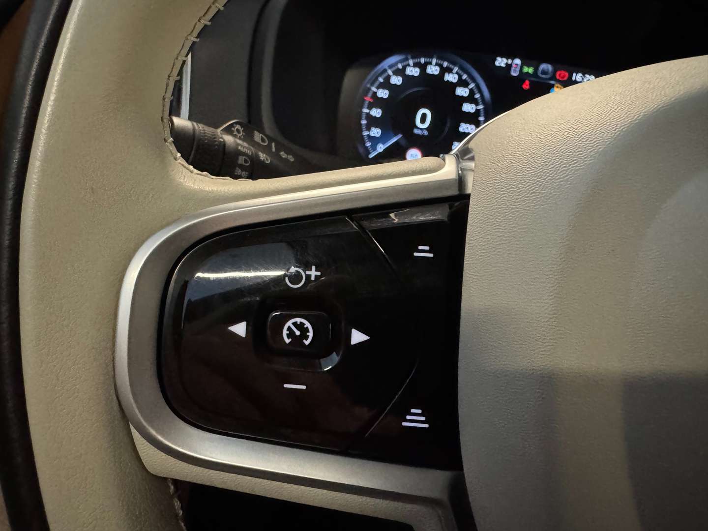 Volvo XC90 B5 Momentum - 2022 - Joinsteer - #16