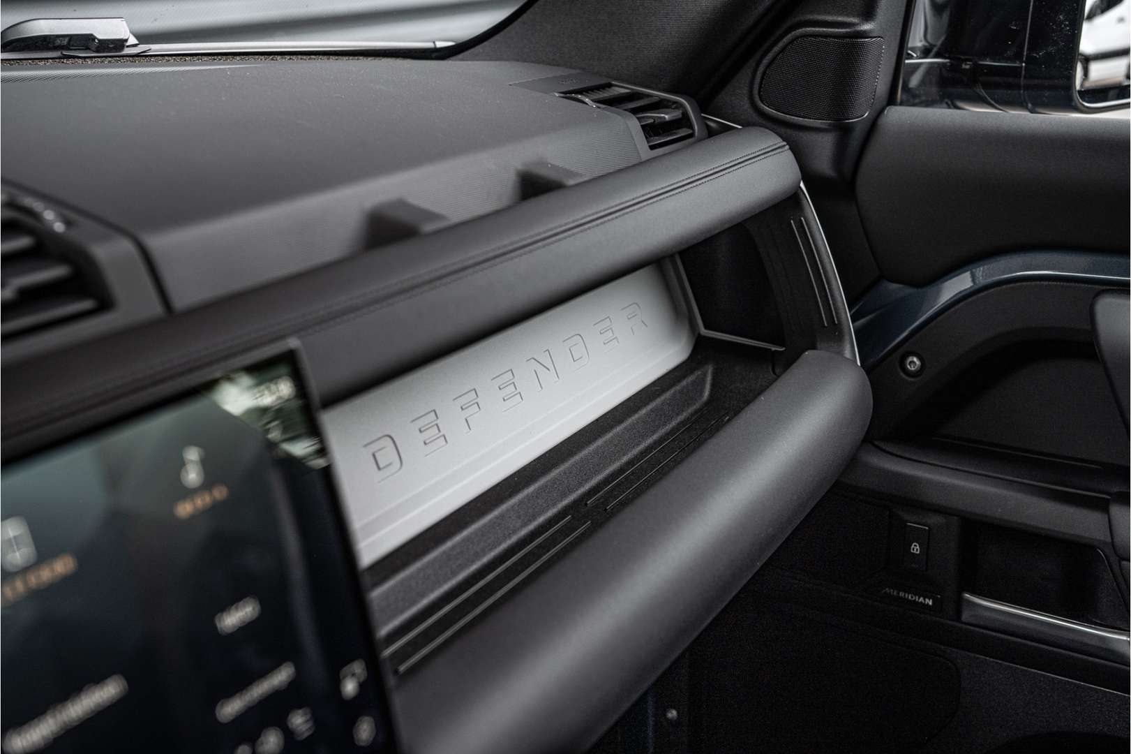 Land Rover Defender 110 D200 County Edition - 2024 - Joinsteer - #15