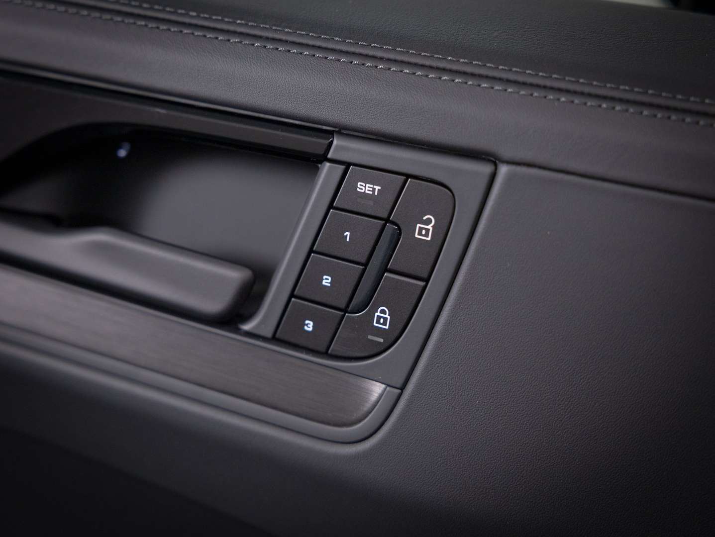 Porsche Cayenne III E-Hybrid Black Edition - 2026 - Joinsteer - #15