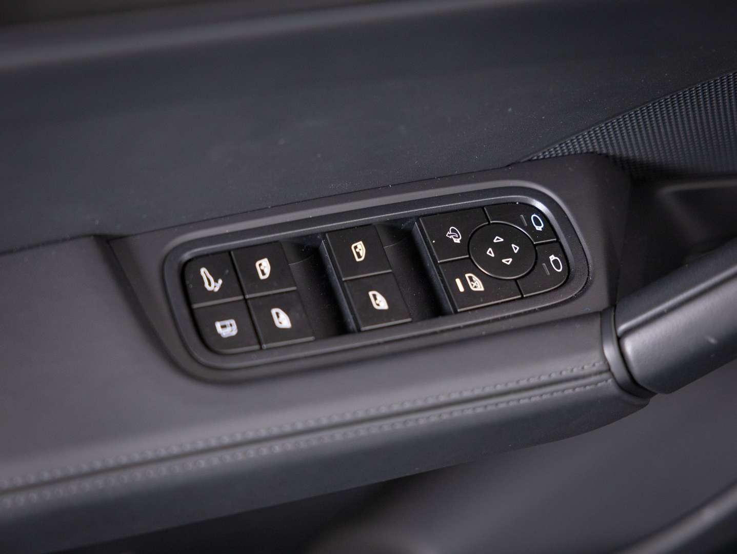 Porsche Cayenne III E-Hybrid Black Edition - 2026 - Joinsteer - #16