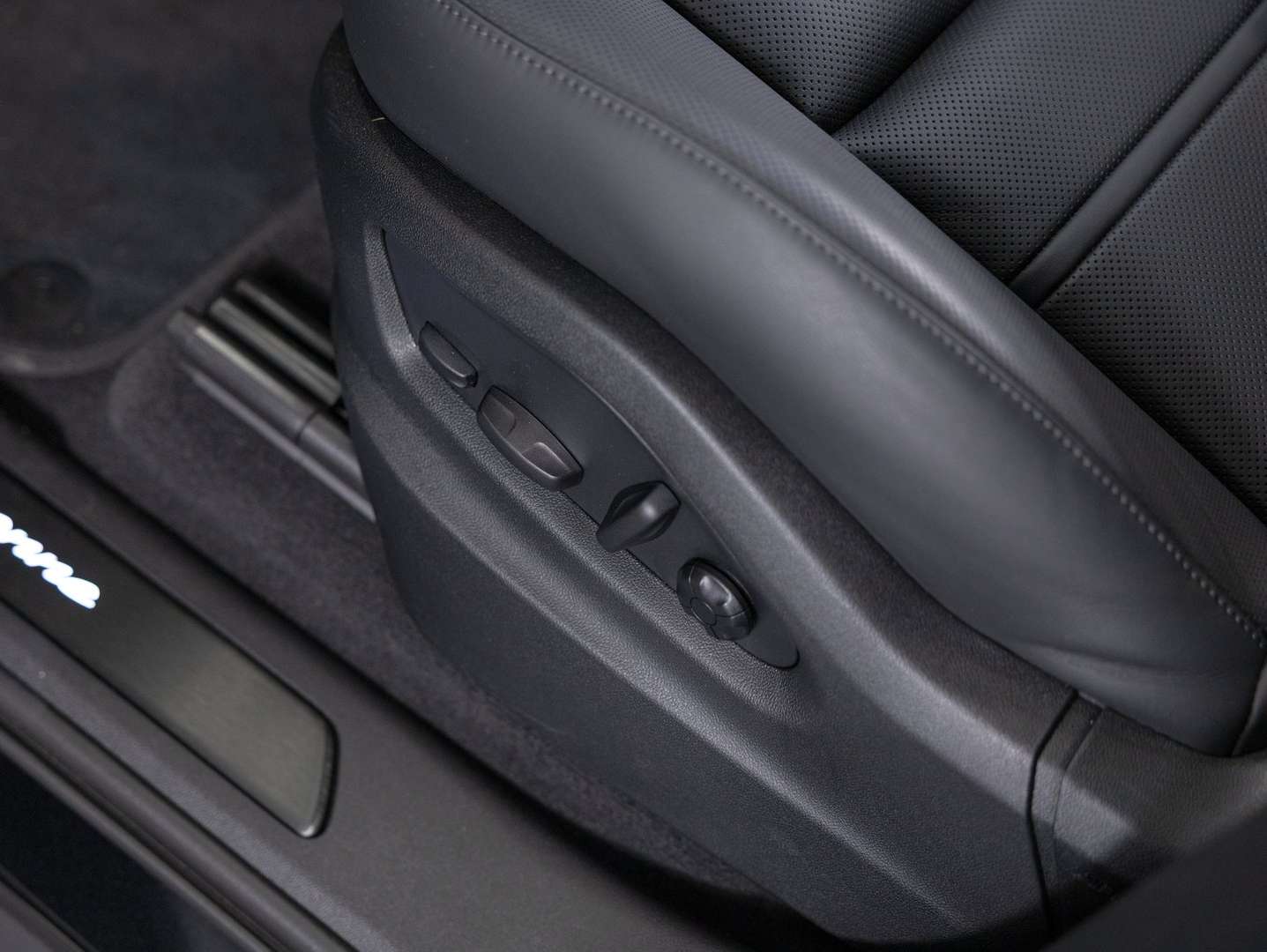 Porsche Cayenne III E-Hybrid Black Edition - 2026 - Joinsteer - #19