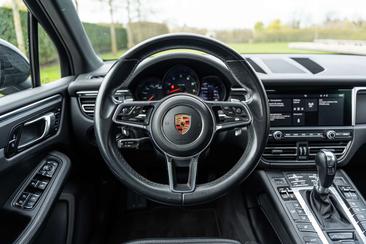 Porsche Macan S — photo 19