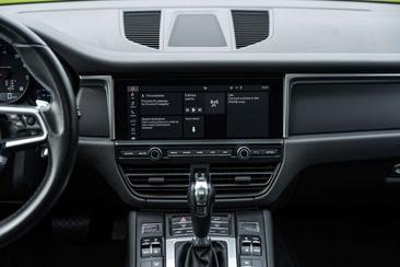 Porsche Macan S — photo 20