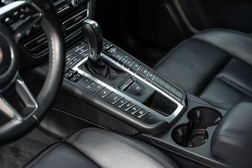 Porsche Macan S — photo 23