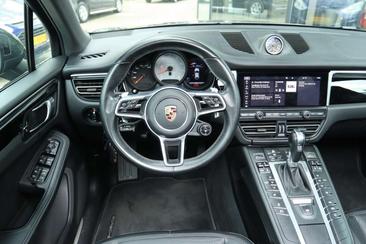Porsche Macan S — photo 19