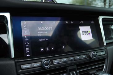 Porsche Macan S — photo 22