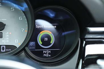 Porsche Macan S — photo 26