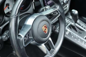 Porsche Macan S — photo 33