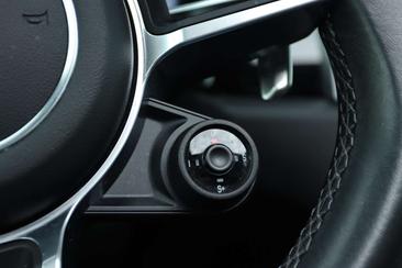 Porsche Macan S — photo 36