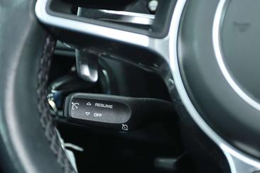 Porsche Macan S — photo 37