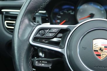 Porsche Macan S — photo 38
