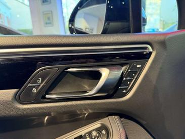 Porsche Macan S — photo 11