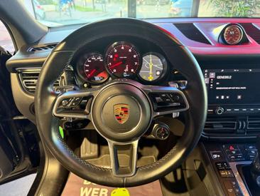 Porsche Macan S — photo 34