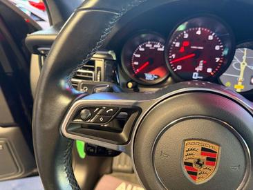 Porsche Macan S — photo 36