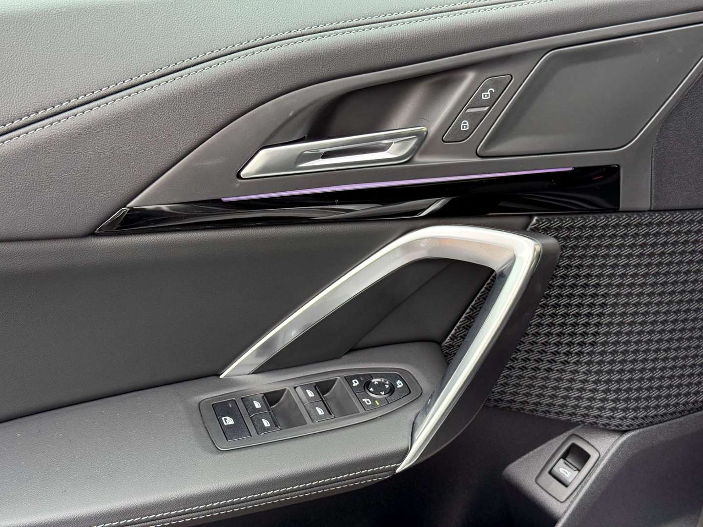 BMW IX1 EDrive20 - 2025 - Joinsteer - #12
