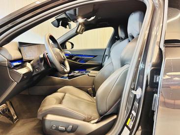 BMW M5 — photo 9
