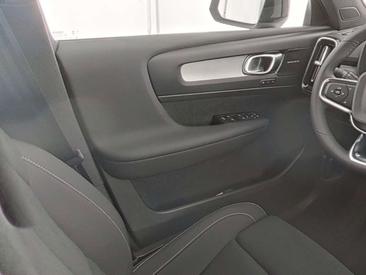 Volvo XC40 B3 Ultra Black Edition — photo 10